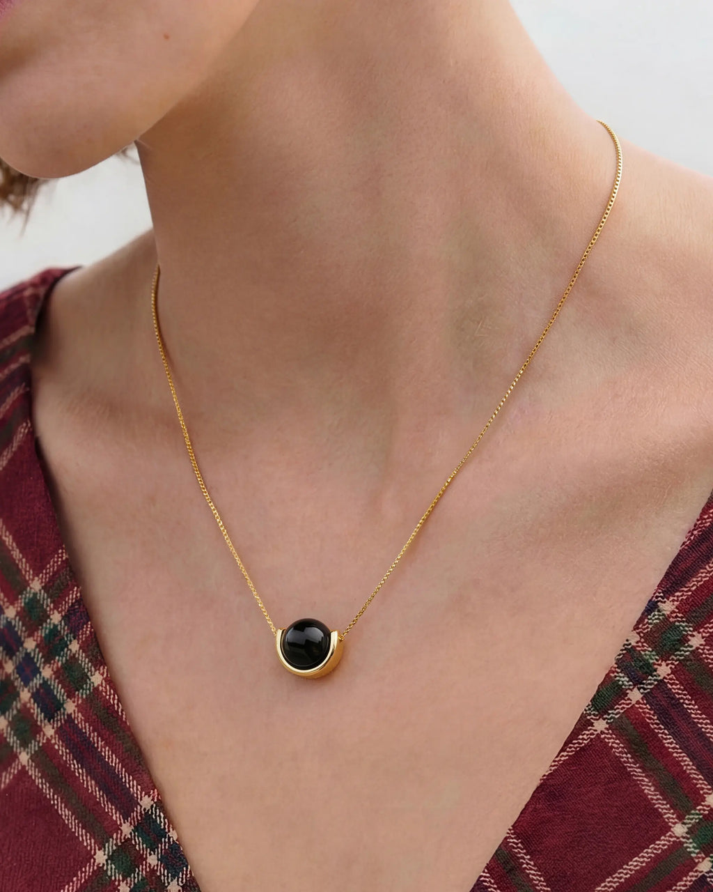 Black Onyx U-Shape Gold Necklace – Protection & Elegance
