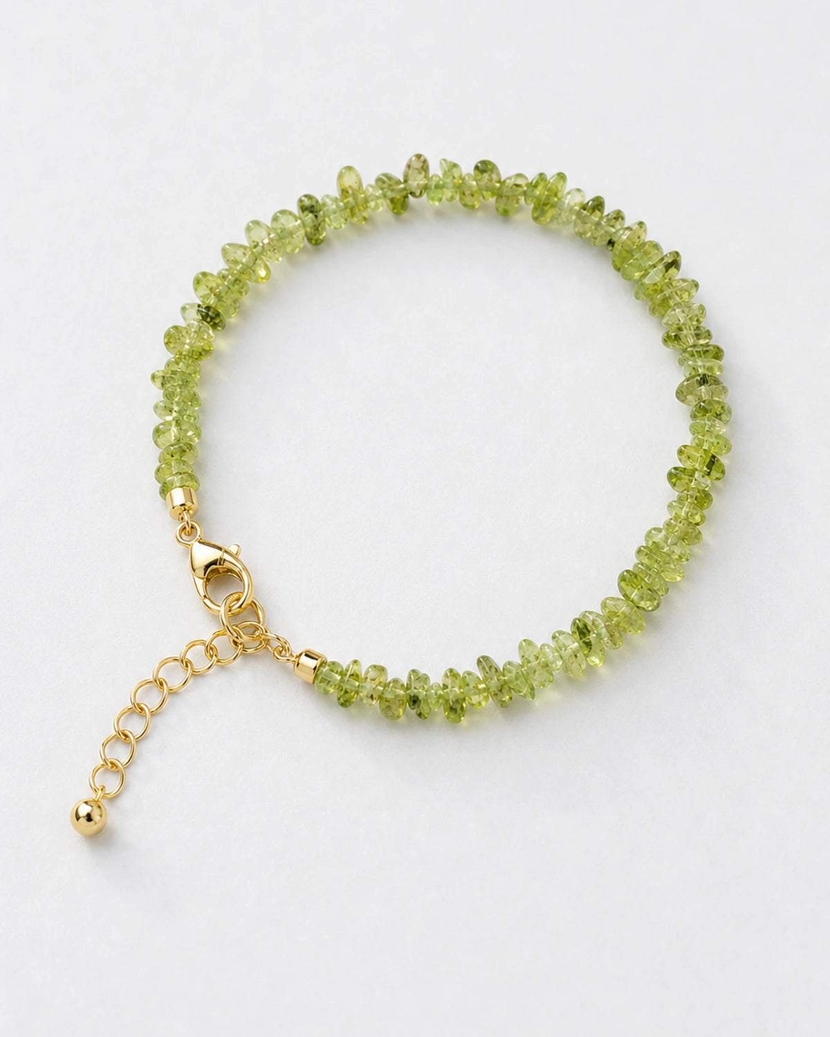 Peridot chip beaded bracelet with gold-tone clasp
