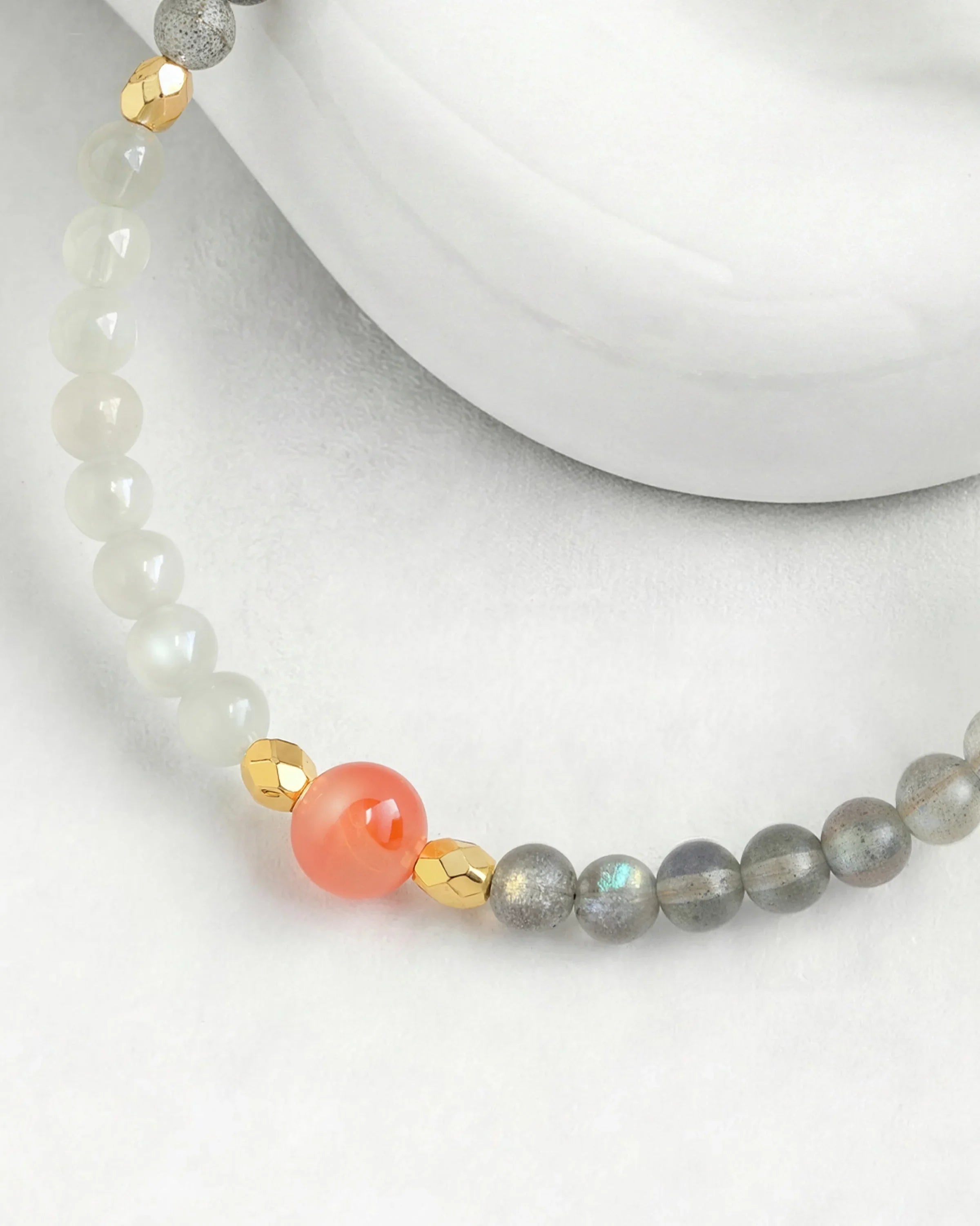 Moonstone Red Agate Gold Bracelet – Purity & New Beginnings
